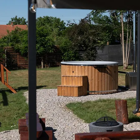 Tisza-tavi Kiserdő Nyaraló Tiszaderzs